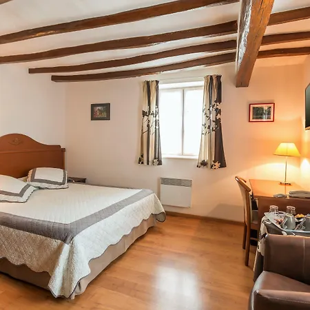 Du Cheval Blanc 3* Beaumont-Pied-de-Boeuf (Sarthe)