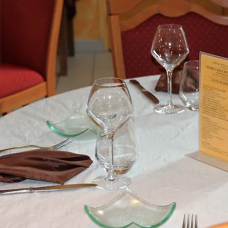 Du Cheval Blanc Hotel 3*